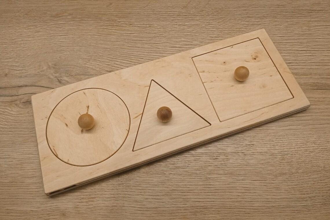 Montessori koka puzles dēlītis ar trim ģeometriskām formām, roku darbs Latvijā